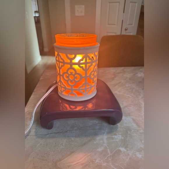 Scentsy Authentic Home "Beloved" Wax Warmer with Coral Sleeve Discontinued - Picture 1 of 3
